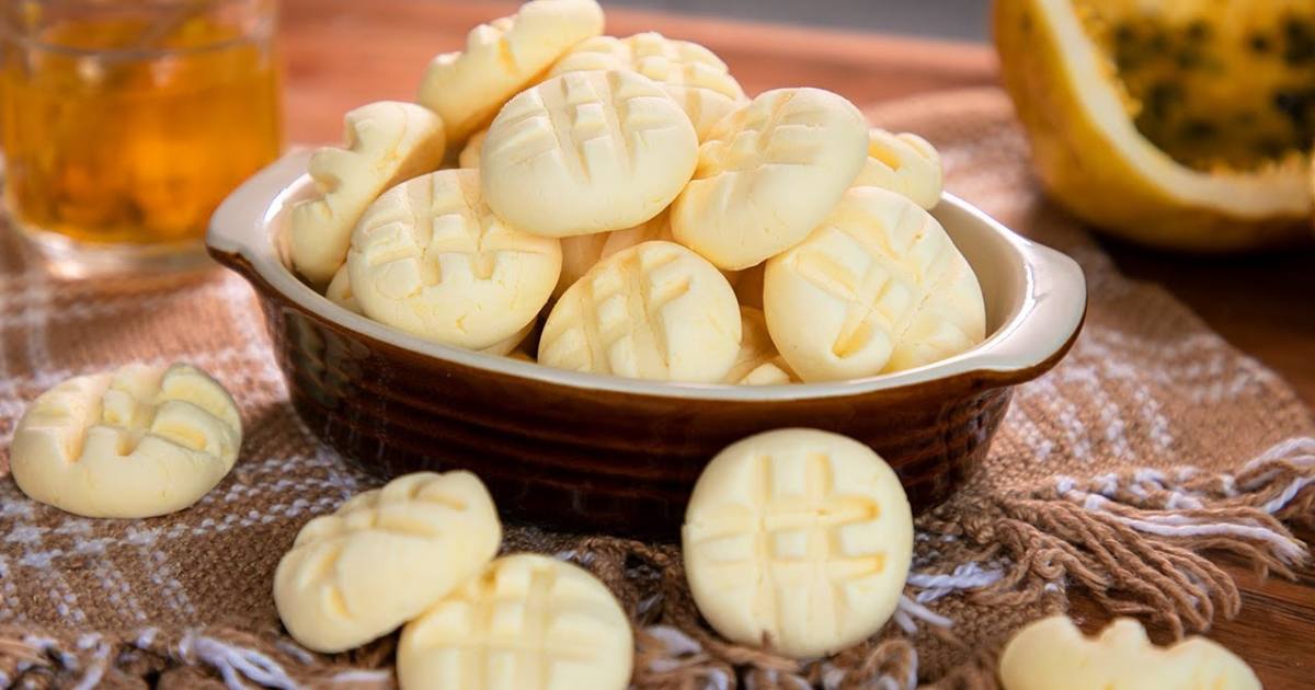 Sequilhos de maracujá são biscoitos tradicionais brasileiros que se destacam por sua textura leve e...