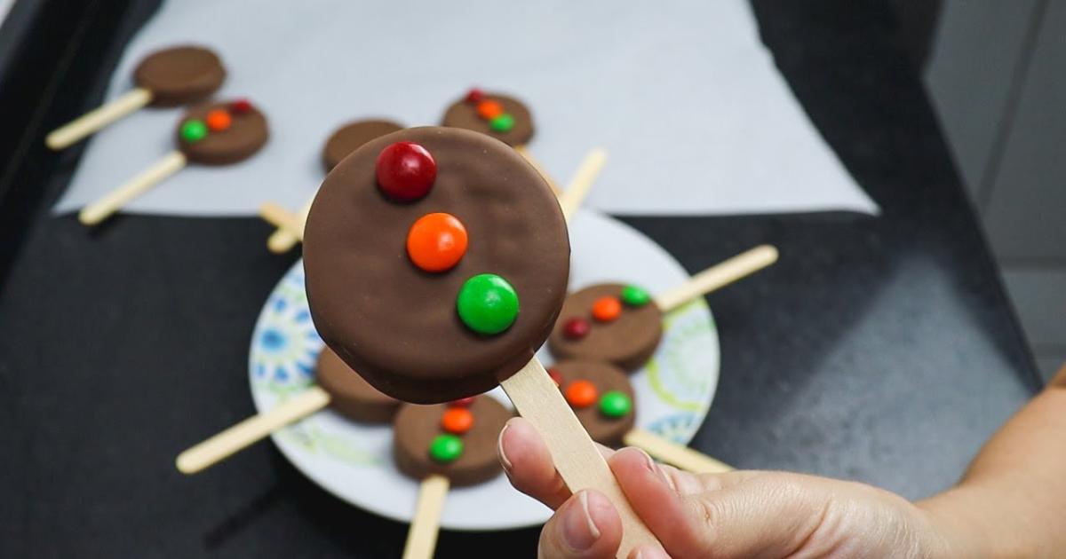 Alfajor de Bolacha no Palito Recheado com Doce de Leite e Chocolate é de Dar Água na Boca