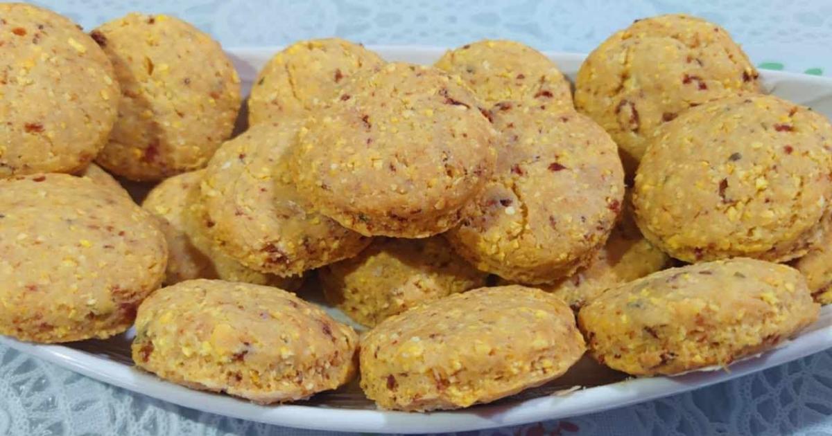 A broa salgada é um lanche delicioso e crocante, ideal para festas e encontros especiais....