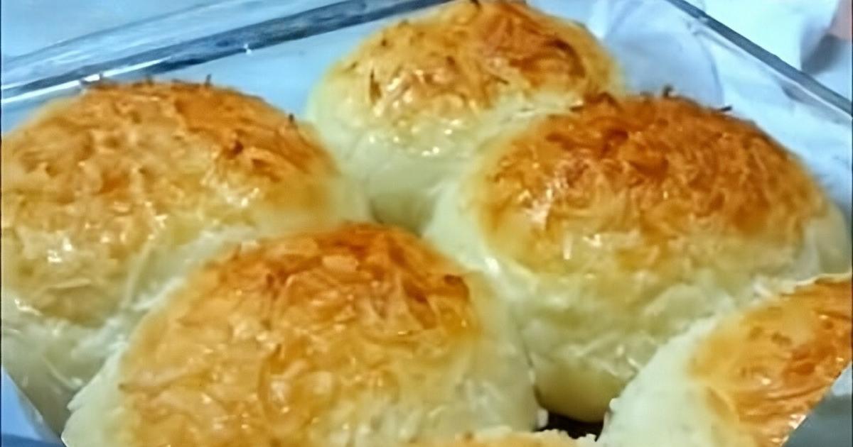 O pão brioche de coco é uma delícia que combina a maciez do brioche com...