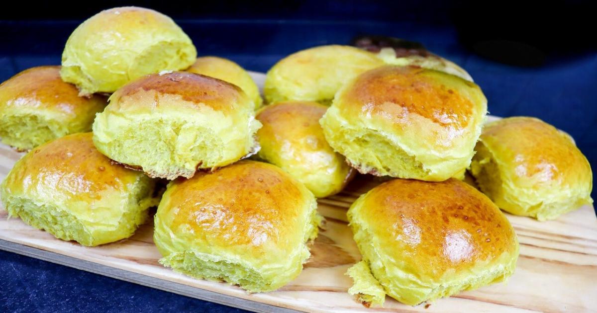 O pão de cenoura é uma deliciosa e nutritiva opção para qualquer refeição. Com uma...