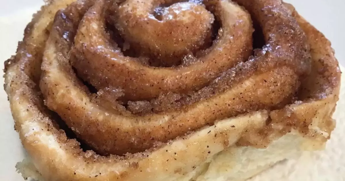 O pão doce com canela e açúcar mascavo é uma delícia que encanta paladares ao...