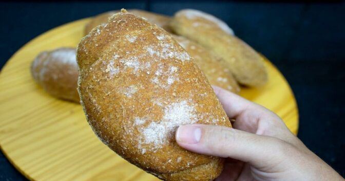 Pães: Delicioso Pão Integral com Levain: Aprenda a Fazer em Casa de Modo Simples e Muito Gostoso