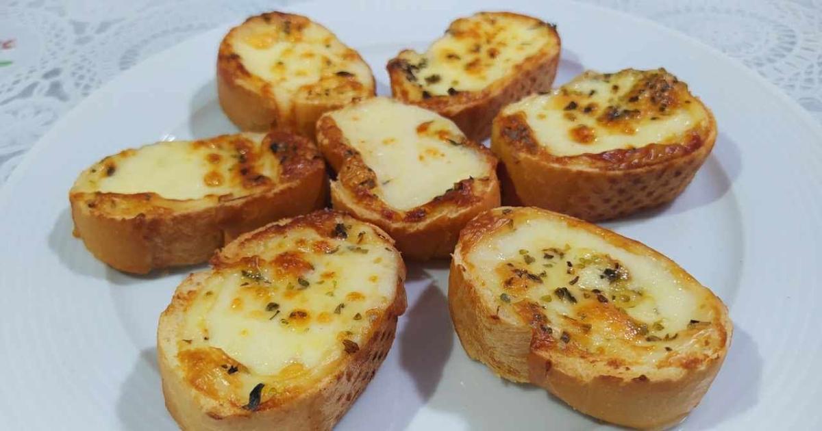 Já Experimentou Fazer Torrada com Queijo na airfryer? Ficam Crocantes e Deliciosas!