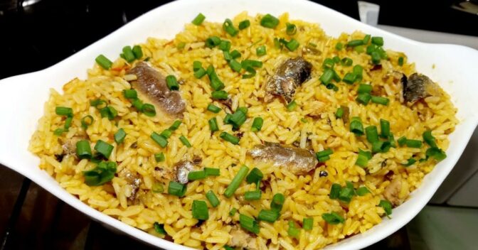 Especiais: Arroz com Sardinha Simples para uma Refeição Prática e Gostosa