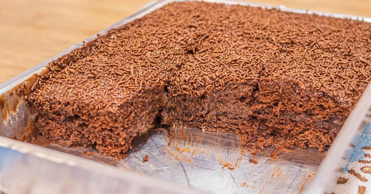 Bolo de Brigadeiro Recheado Molhadinho e Super Cremoso O “Bolo de Brigadeiro Recheado Molhadinho e...