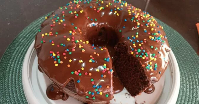 Bolos: Bolo de Chocolate Delicioso para Alegrar a Criançada