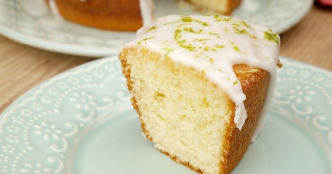 Bolos: Bolo de Limão Fofinho com Cobertura Cremosa Fácil e Irresistível