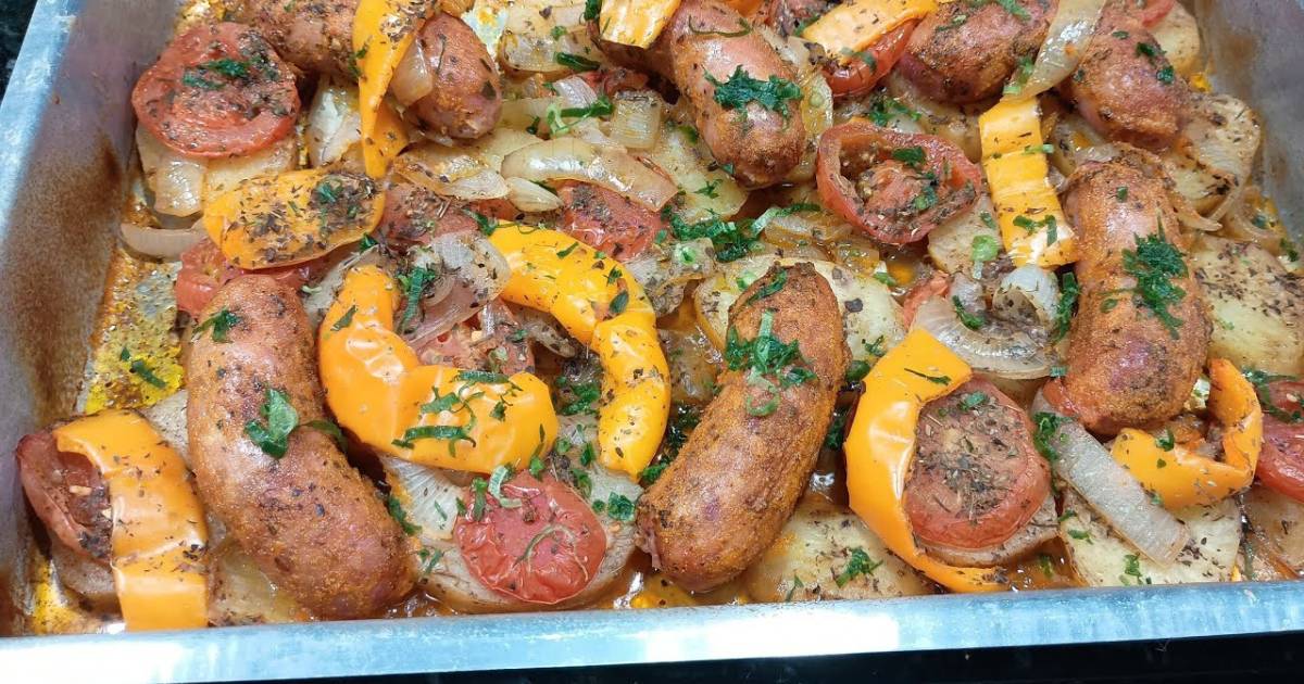 Esta receita de linguiça assada com batatas é uma verdadeira explosão de sabores. Perfeita para...