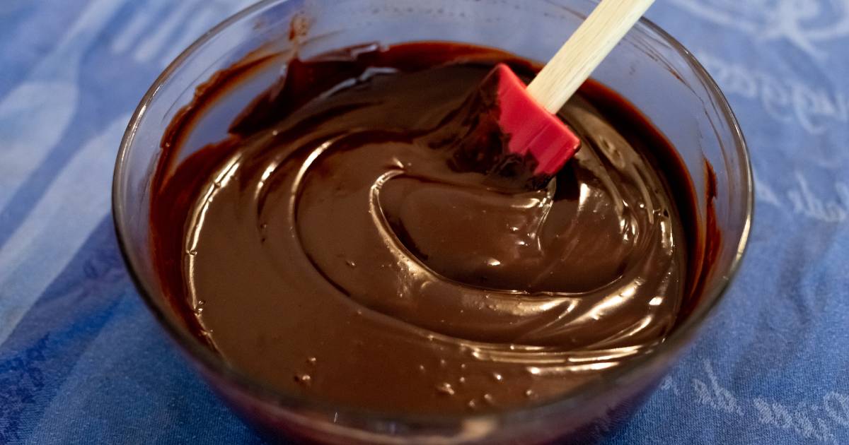 Esta receita de ganache é uma alternativa mais econômica e prática à ganache tradicional, que...