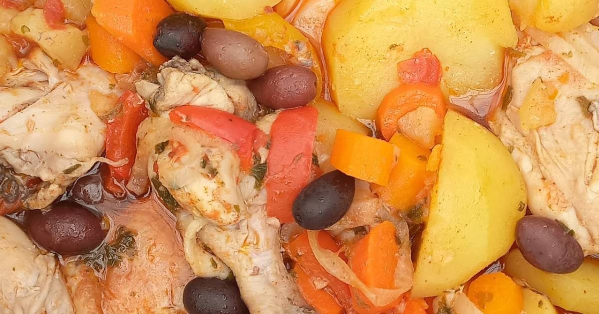 A jardineira de frango angolana é um prato saboroso e nutritivo que combina frango suculento...