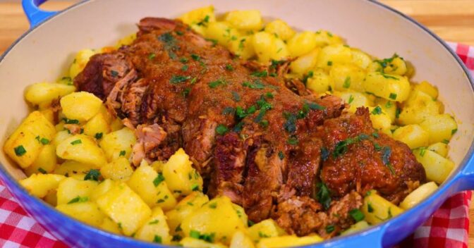 Carnes: Maminha na Pressão Suculenta Com Batatas Douradas na Manteiga Para o Almoço de Domingo de Dia dos Pais