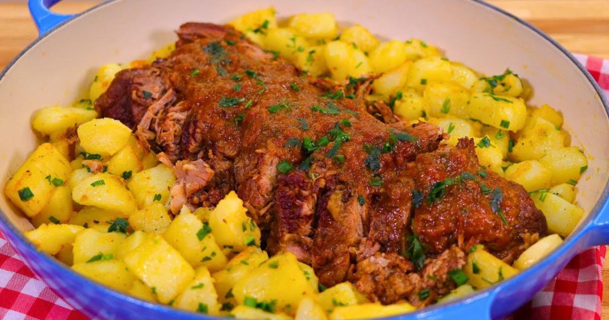 Maminha na Pressão Suculenta Com Batatas Douradas na Manteiga Para o Almoço de Domingo de...