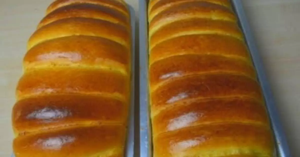 Pão caseiro fofinho que já sai fatiado direto do forno