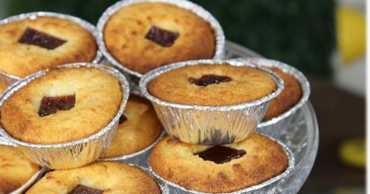 A queijadinha cremosa com goiabada é uma sobremesa tradicional brasileira, famosa por sua simplicidade e...