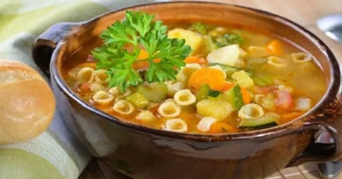 Sopa: Sopa de Legumes com Macarrão Fáceis de Fazer para Aquecer nos Dias Frios