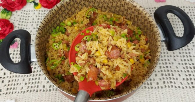 Especiais: Arroz com Linguiça, Almoço Rápido de Fazer e que Fica Muito Gostoso!