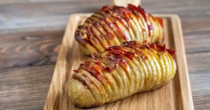 Especiais: Receitinha Deliciosa Saindo do Forno! Batata Hasselback é um Lanche Fácil de Fazer!