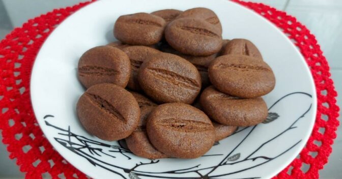 Biscoitos: Deliciosos Biscoitinho de Café! Eles Derretem na Boca e São Bem Simples de Fazer.