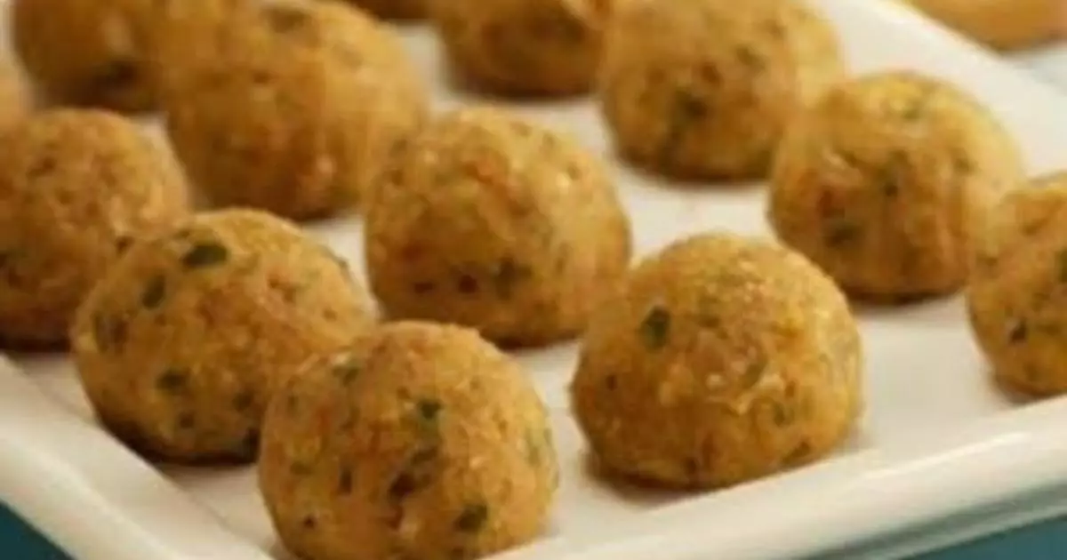 O bolinho de atum na airfryer é uma receita prática e deliciosa que combina batatas...