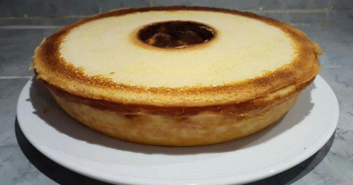 O bolo de leite condensado é uma sobremesa irresistível, fácil de fazer e perfeita para...