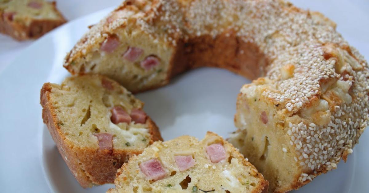 O bolo salgado de queijo e fiambre é uma opção deliciosa e prática para qualquer...