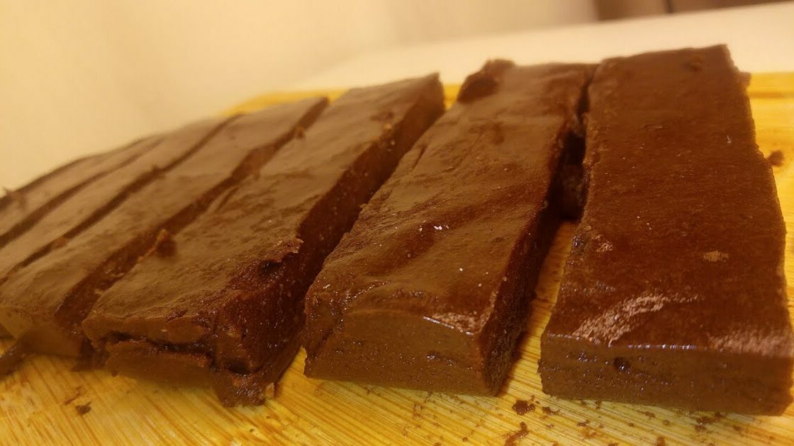 O brigadeirão fitness é uma opção deliciosa e saudável para quem deseja saborear um doce...