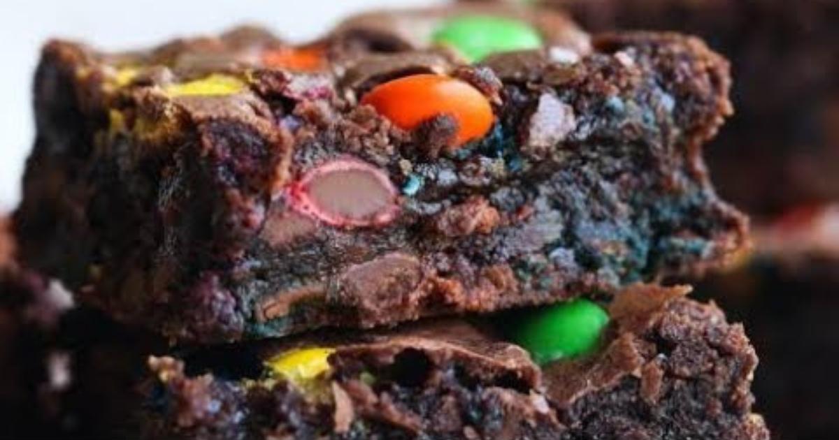 Doce Americano Fudge de M&M: Deliciosa Sobremesa com Bastante Chocolate!