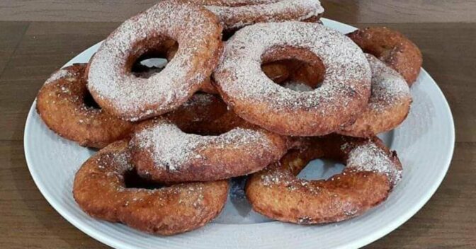 Especiais: Já Preparou Rosquinhas de Banana? São Deliciosos e Super Fácil de Fazer!