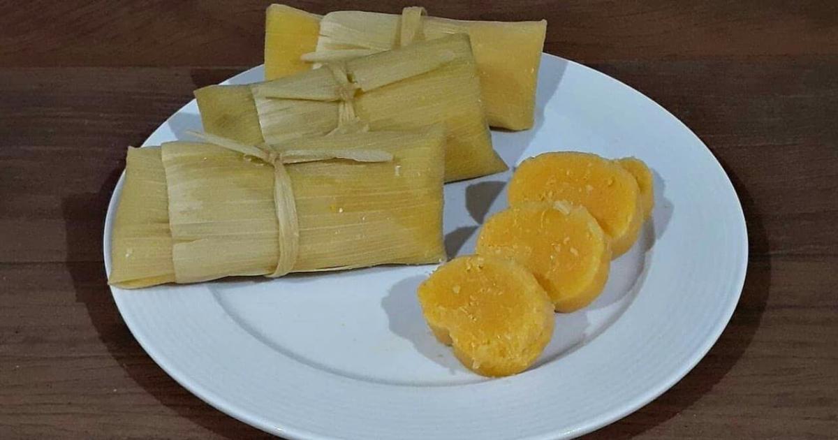 A pamonha de milho verde é um prato típico da culinária brasileira, especialmente popular nas...