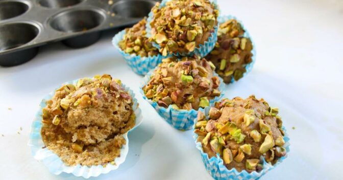 Doces: Queques de Banana, Lima e Pistacho São uma Ótima Opção para Lanches Mais Saudáveis!