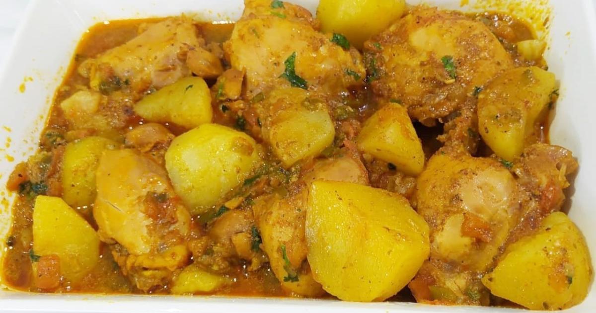 A receita de sobrecoxa ao molho com batatas é uma deliciosa opção para quem busca...