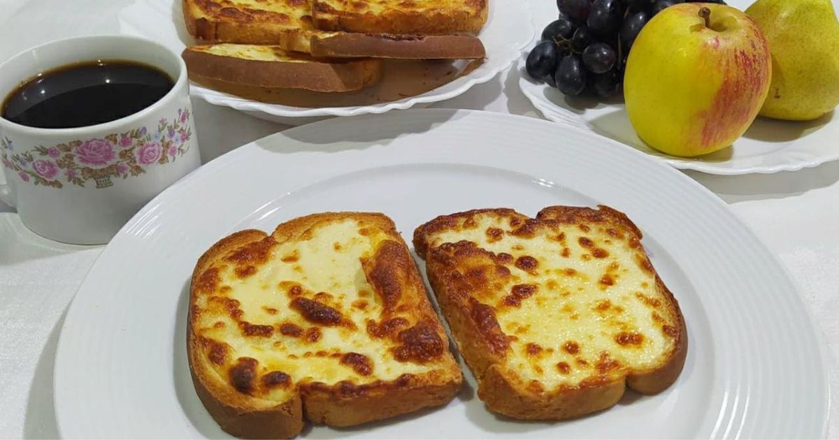 A torrada com requeijão na airfryer é uma opção deliciosa e prática para o café...