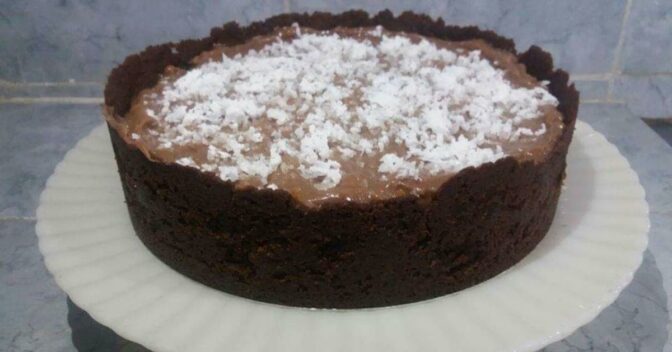 Sobremesas: Torta de Brigadeiro com Coco, Fica Simplesmente Deliciosa! Uma Sobremesa que Fica Pronta Muito Rápido.