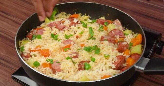 Especiais: Arroz Completo de Uma Panela Só com Calabresa e Legumes Pronto em Minutos