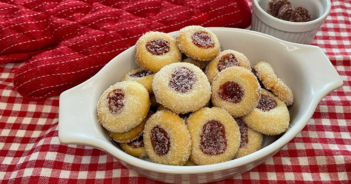 Delicie-se com esta receita de biscoito amanteigado recheado com goiabada, uma verdadeira tradição que encanta...