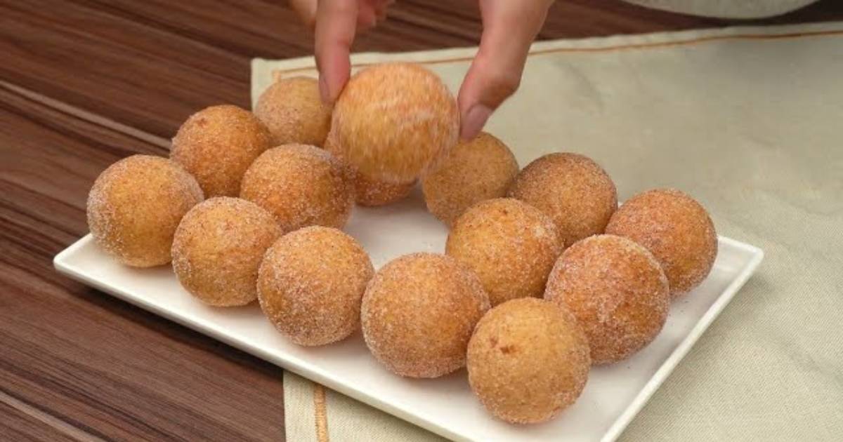 Se você está procurando por um petisco crocante e delicioso, esse bolinho de polvilho com...