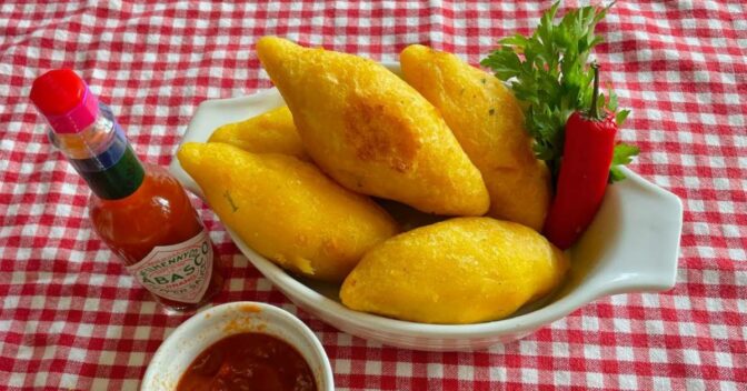 Lanche: Bolinho caipira fácil e crocante com recheio de frango