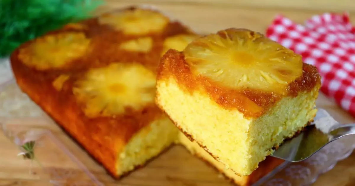 Bolo de Abacaxi Muito Fofinho e Delicioso Se você está procurando uma sobremesa que combina...