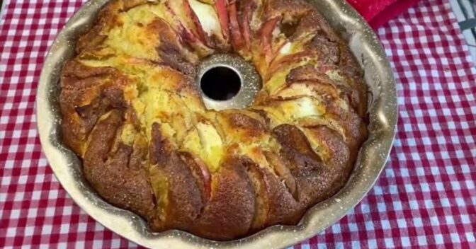 Bolos: Bolo de frutas natalino fofinho com toque especial de laranja e maçã