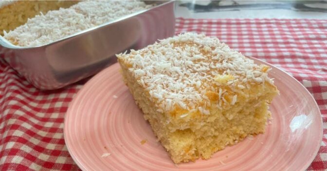 Bolos: Bolo de nata fofinho com coco que derrete na boca