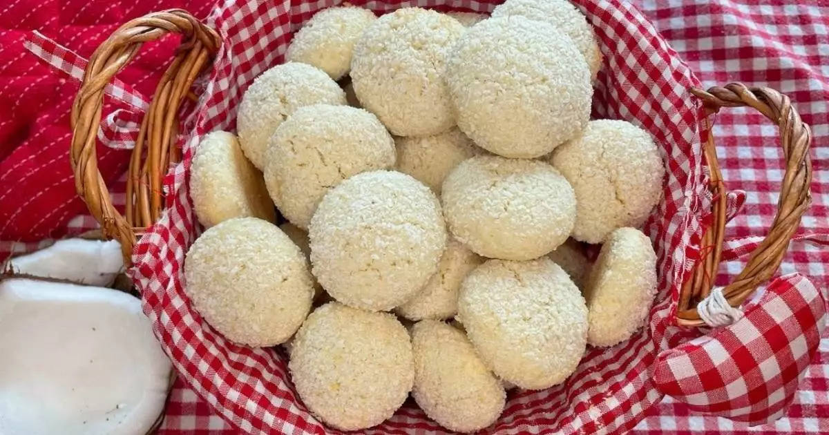 Broa de Coco Caseira Perfeita para Acompanhar o Café da Tarde