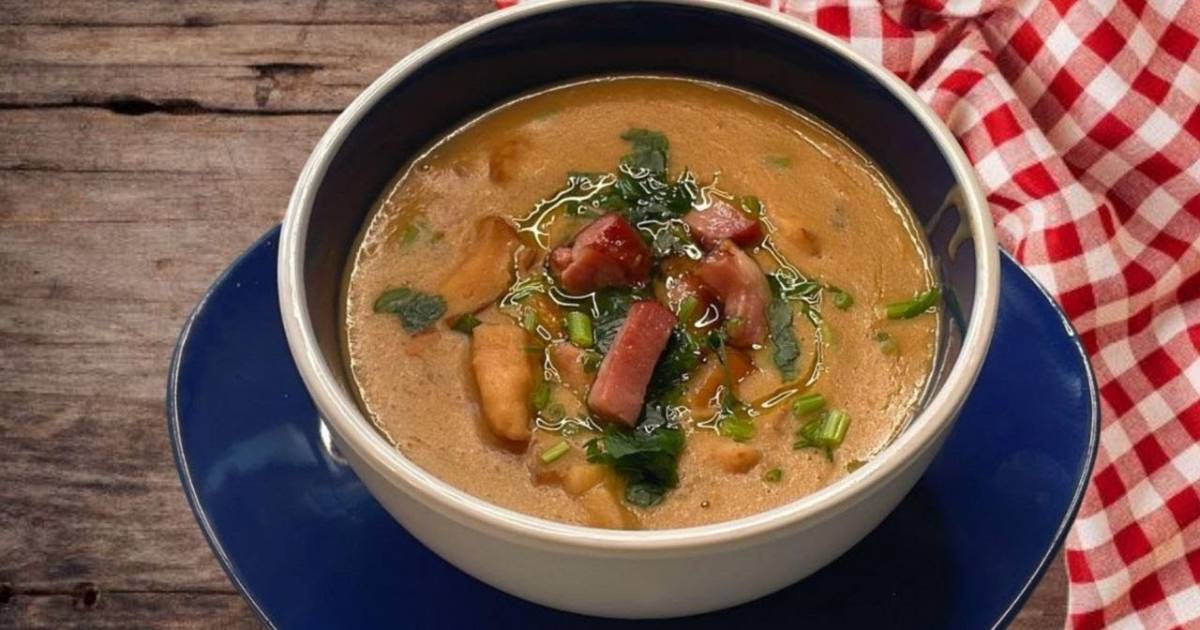 Caldinho de feijão com bacon e calabresa perfeito para dias frios