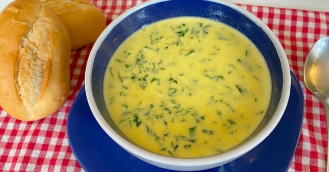 Caldos: Caldo de Milho Verde Cremoso com Couve Receita Fácil e Rápida para Dias Frios