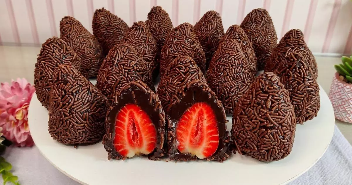 Coxinha de Brigadeiro de Morango A Coxinha de Brigadeiro de Morango é uma sobremesa deliciosa...