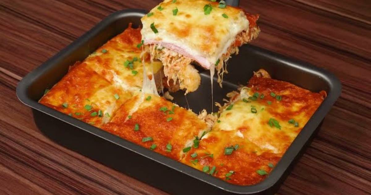 Lanche de Forno Cremoso com Recheio de Frango que Derrete na Boca