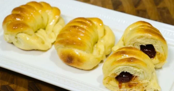 Lanche: Pãozinho de Queijo Com Goiabada