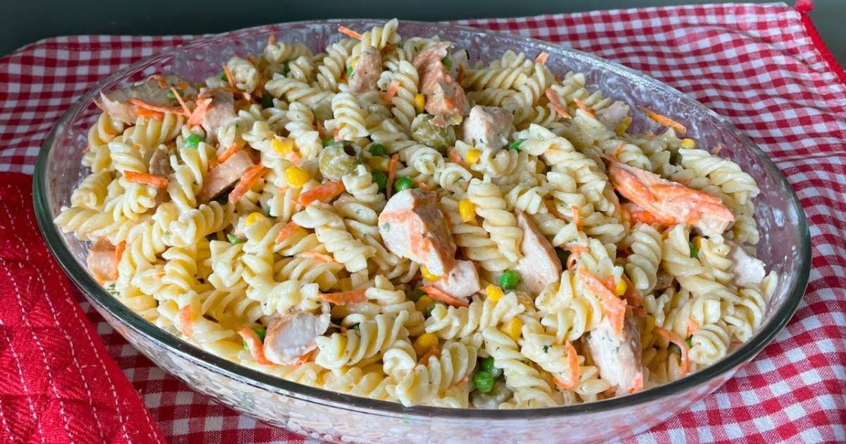 Salada de Macarrão Cremosa com Frango Assado Receita Fácil e Deliciosa