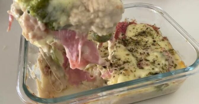 Especiais: Travessa cremosa de brócolis com bacon e molho branco gratinado