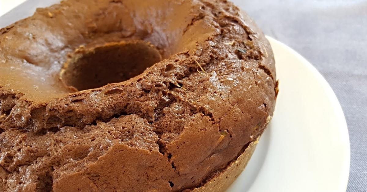 O bolo de courgette com cacau, laranja e cardamomo é uma deliciosa combinação de sabores que...